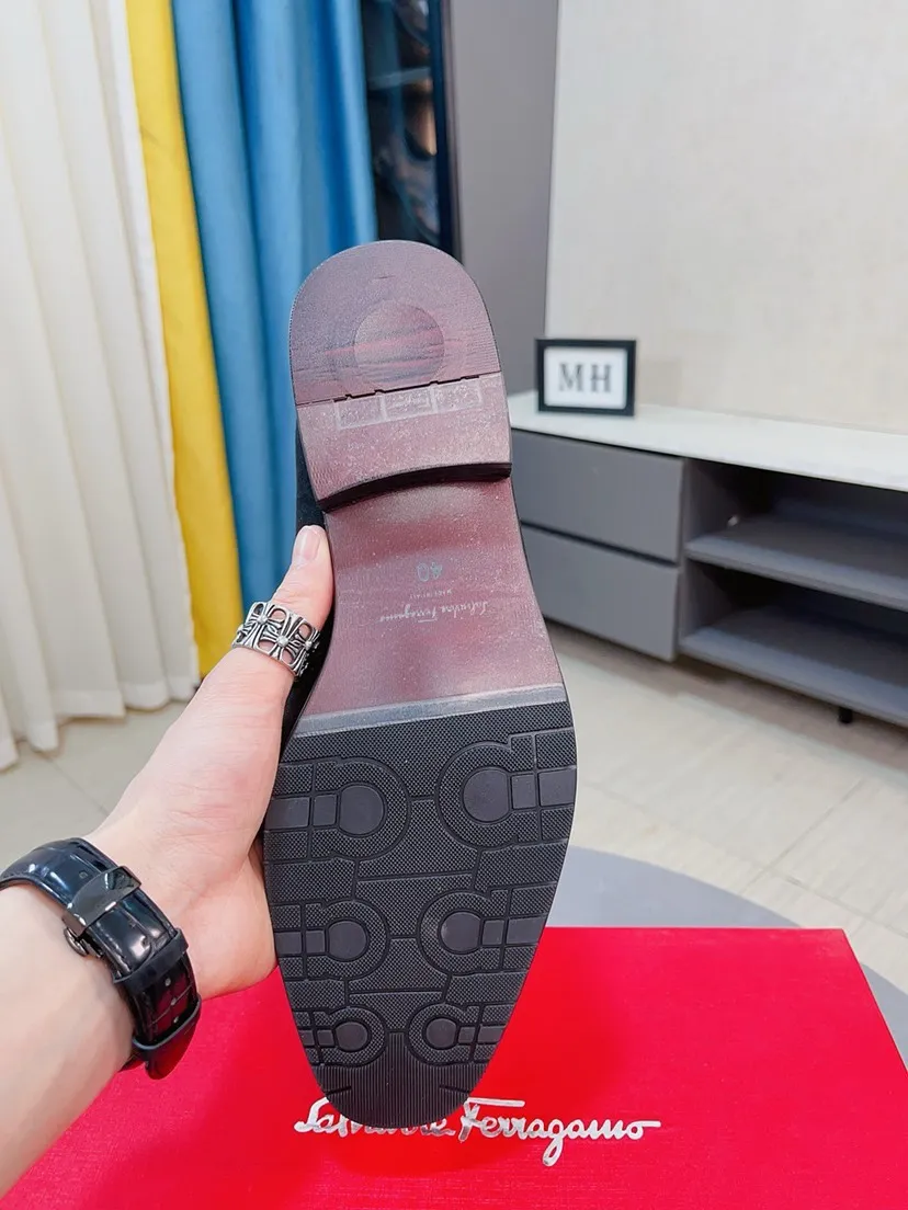 Men's shoes 💰500🌸🌸Water dyed cowhide 🆘[Salvatore Ferragamo] Ferragamo's latest casual business leather shoes for men! Available at counters simultaneously! The fabric is made of specially imported original suede calfskin, and the interior is made of imported water-dyed cowhide. It is absolutely luxurious and leads the fashion trend. Matching code: 38-44 45 customized